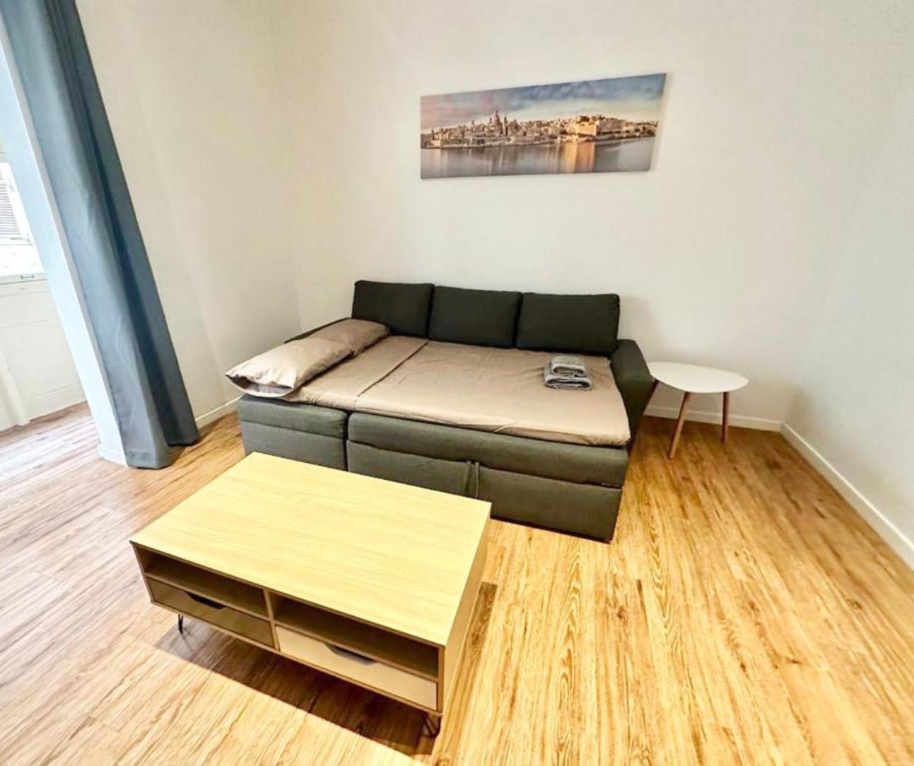 Central And Modern Valletta Flat Exterior photo